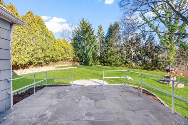 a view of outdoor space