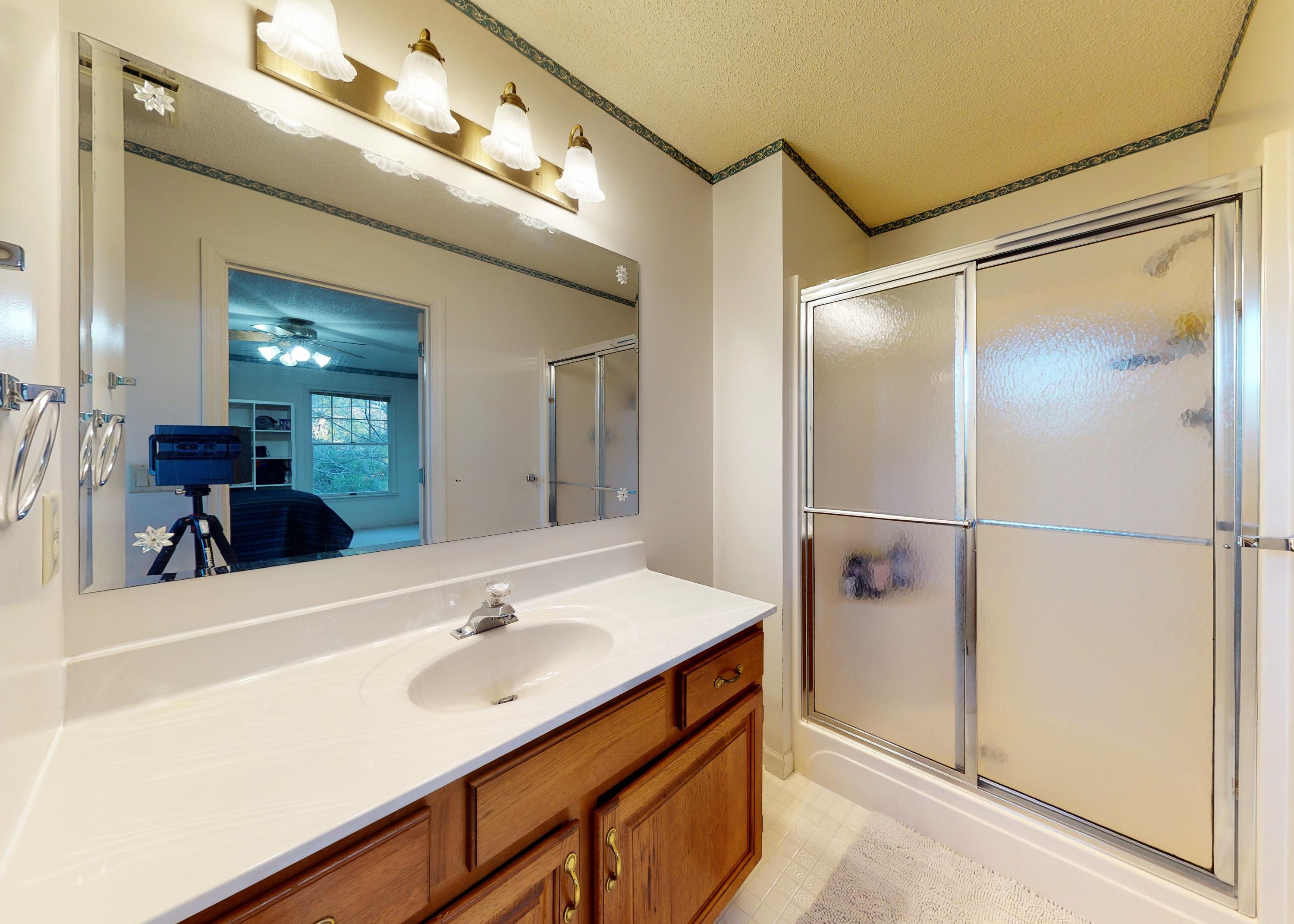 2127 Pisgah Road Greeneville, TN 37743 - Photo 32 of 72 Master Shower