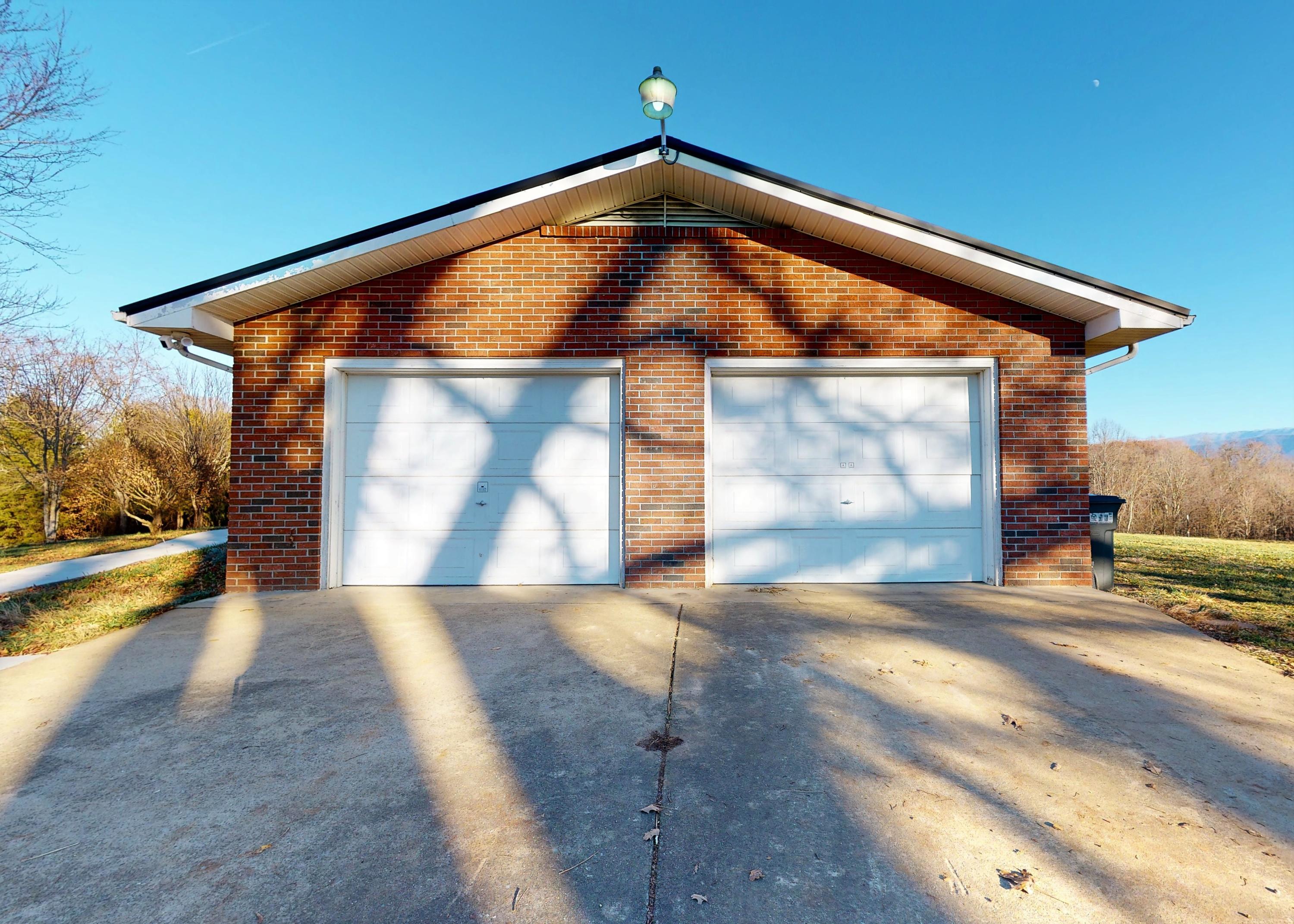 2127 Pisgah Road Greeneville, TN 37743 - Photo 58 of 72 Garage