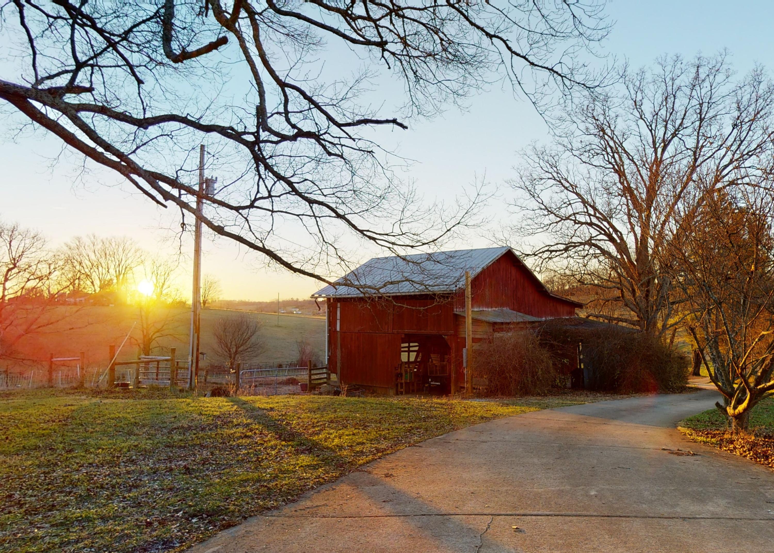 2127 Pisgah Road Greeneville, TN 37743 - Photo 60 of 72 Barn