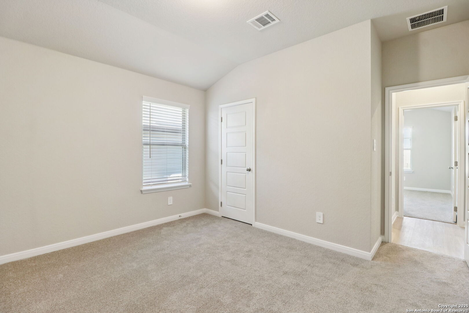 114 Dakota Ridge Cibolo, TX 78108 - Photo 18 of 39 an empty room with windows and closet