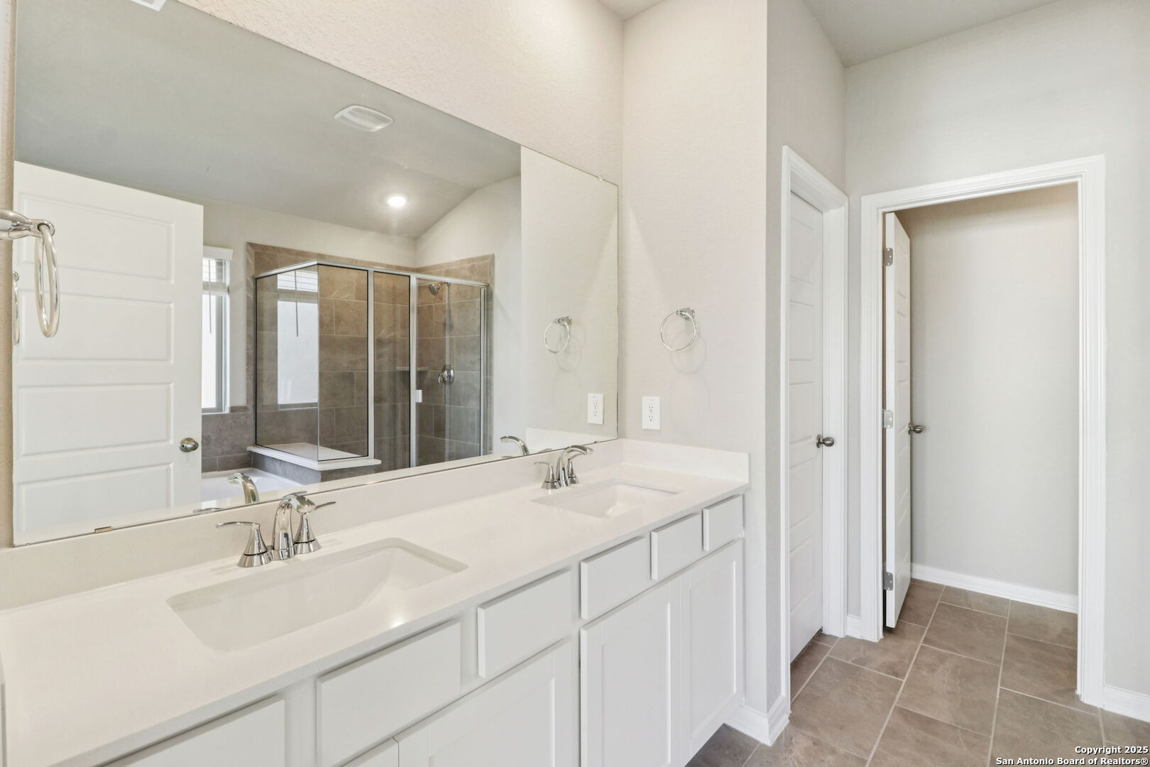 114 Dakota Ridge Cibolo, TX 78108 - Photo 29 of 39 a bathroom with a sink and a mirror