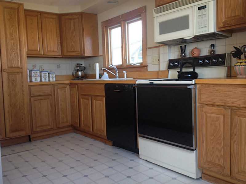 14 Shore Road Westerly, RI 02891 - Photo 11 of 24 Kitchen.