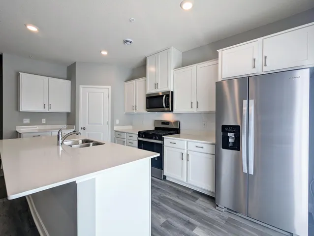 $2,895 | 17092 Dysart Place, Lakeville, MN 55044