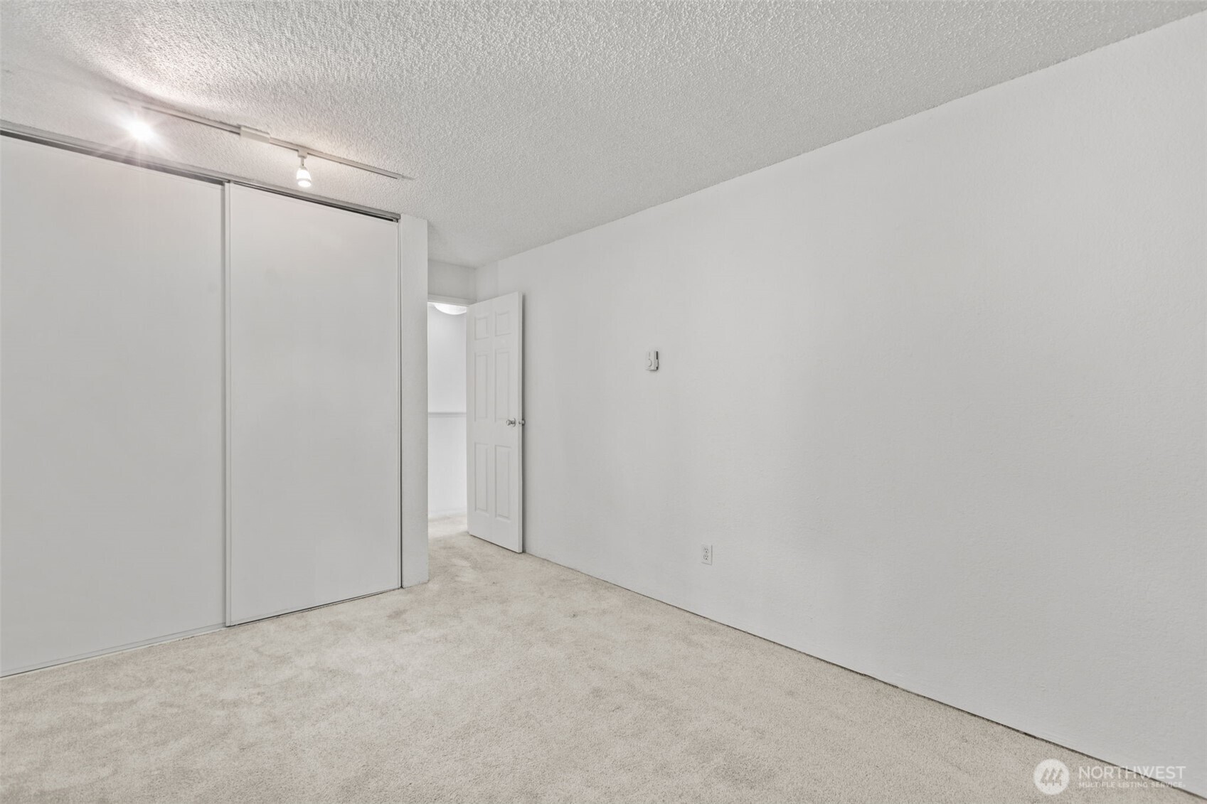 25042 Lake Fenwick Road, Unit 35 Kent, WA 98032 - Photo 25 of 38