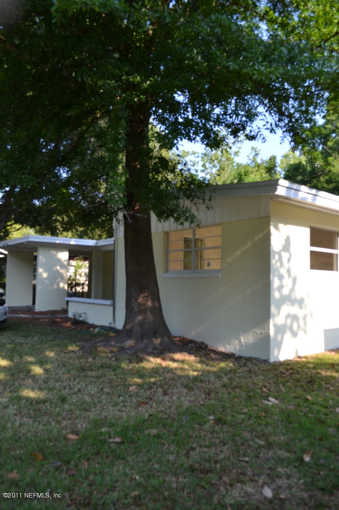 7003 Clovis Road Jacksonville, FL 32205 - Photo 1 of 10 a view of a backyard