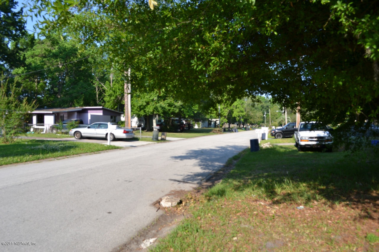 7003 Clovis Road Jacksonville, FL 32205 - Photo 8 of 10 a view of street with houses