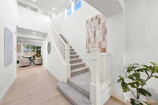 a view of entryway and hall