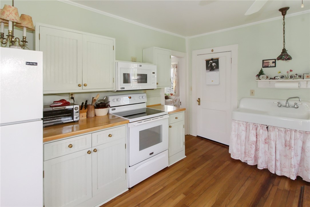 475 Turner Road Middletown, RI 02842 - Photo 12 of 44