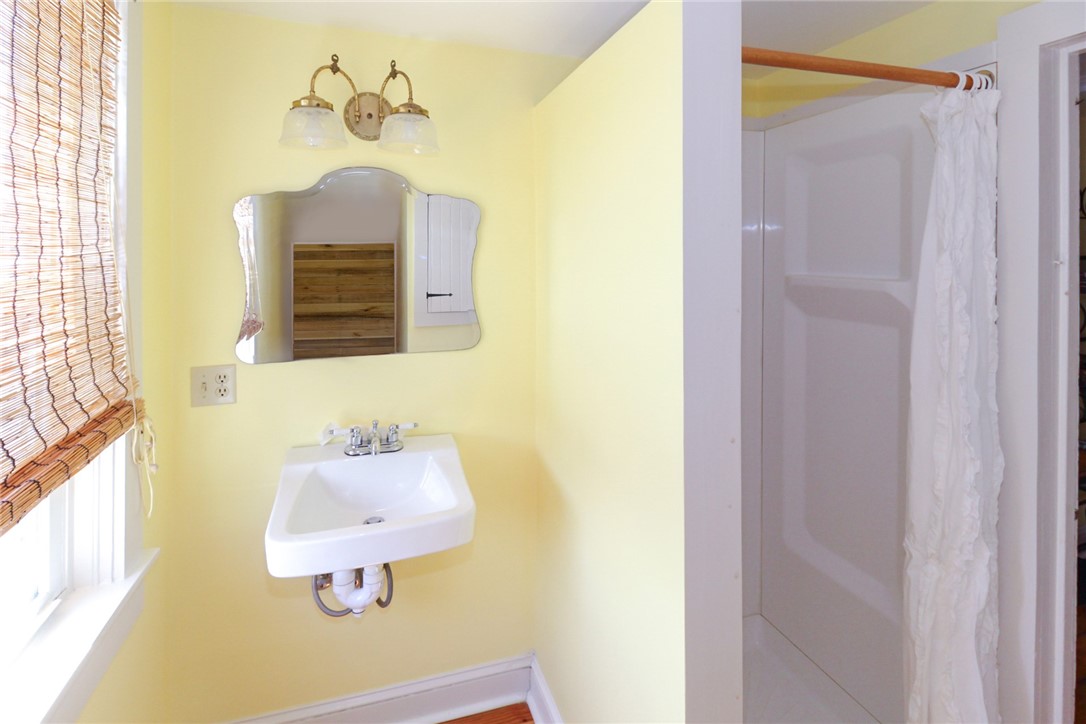 475 Turner Road Middletown, RI 02842 - Photo 28 of 44 2nd Floor Bathroom