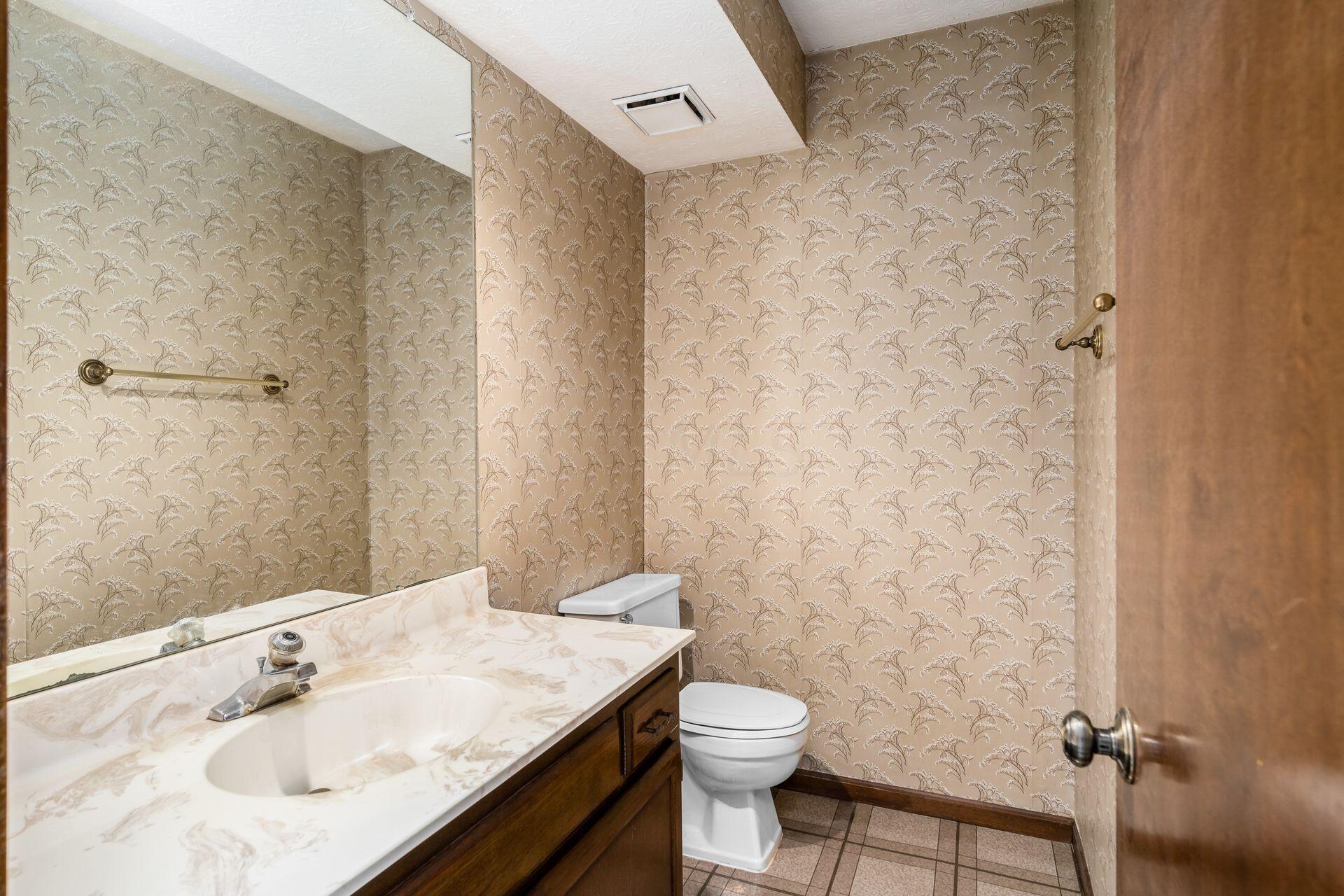 1767 Connors Point Drive Columbus, OH 43220 - Photo 13 of 26 Powder room