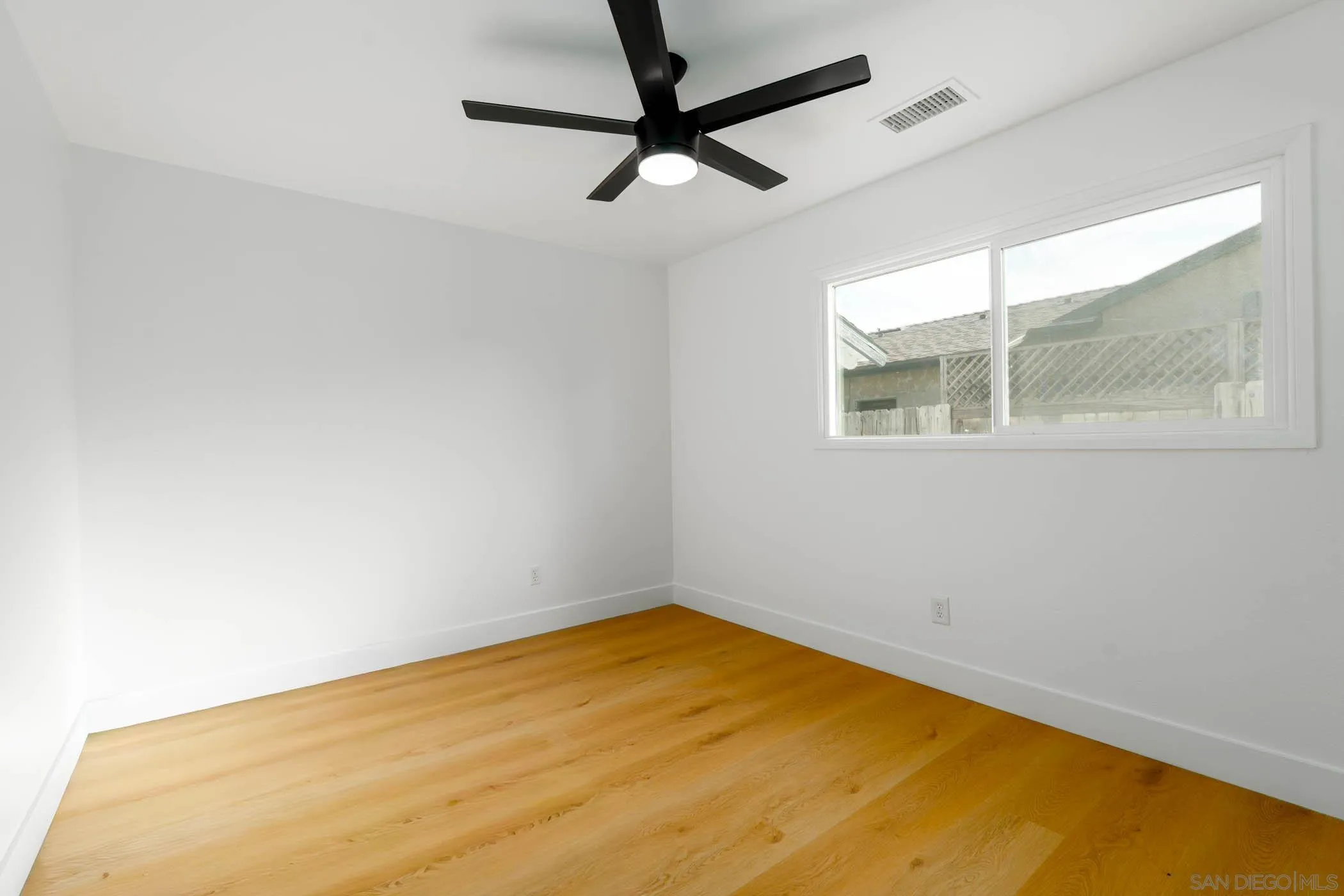 12918 Seiler Street Poway, CA 92064 - Photo 17 of 25 an empty room with a window