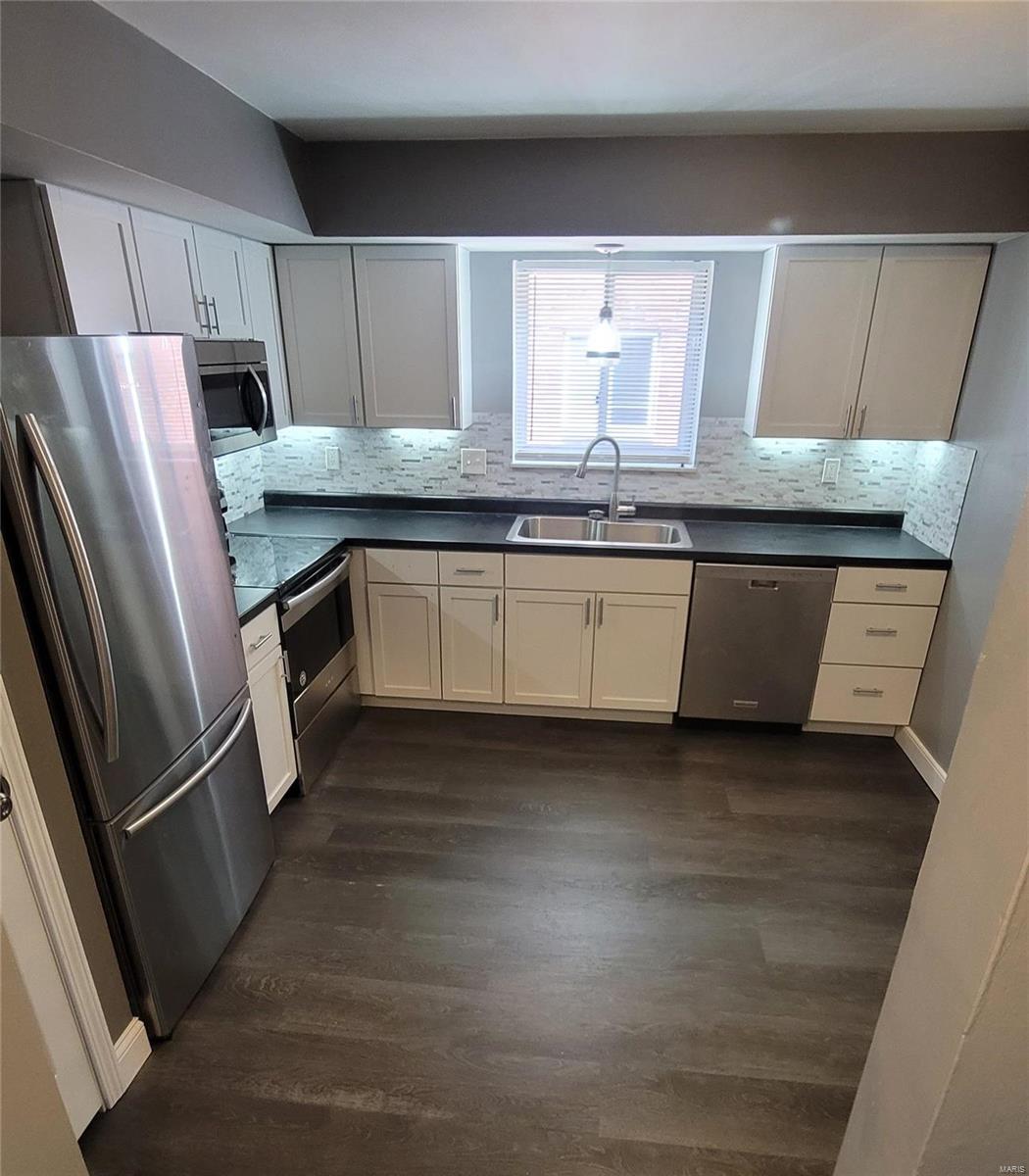 10050 Willdan Drive St. Louis, MO 63123 - Photo 2 of 9