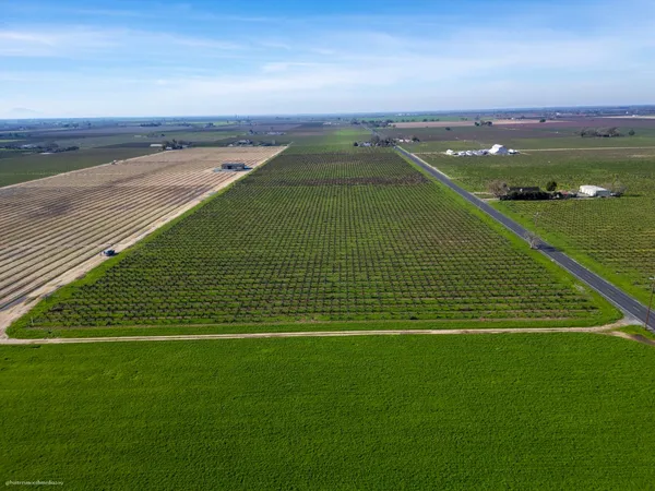 a view of a tennis court