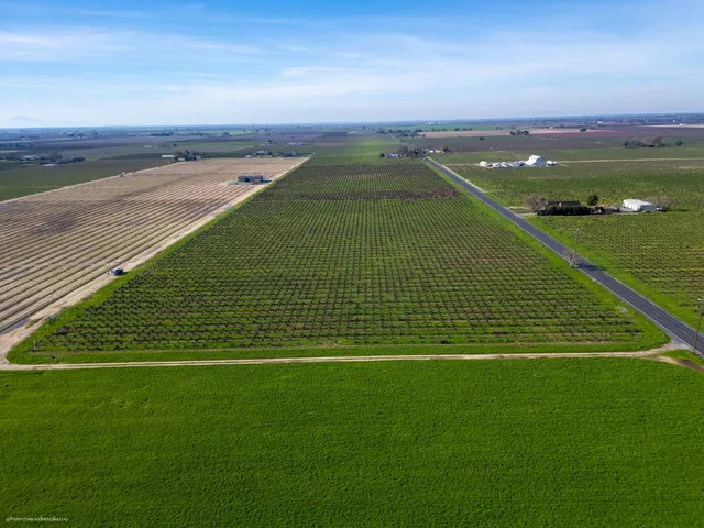 a view of a tennis court