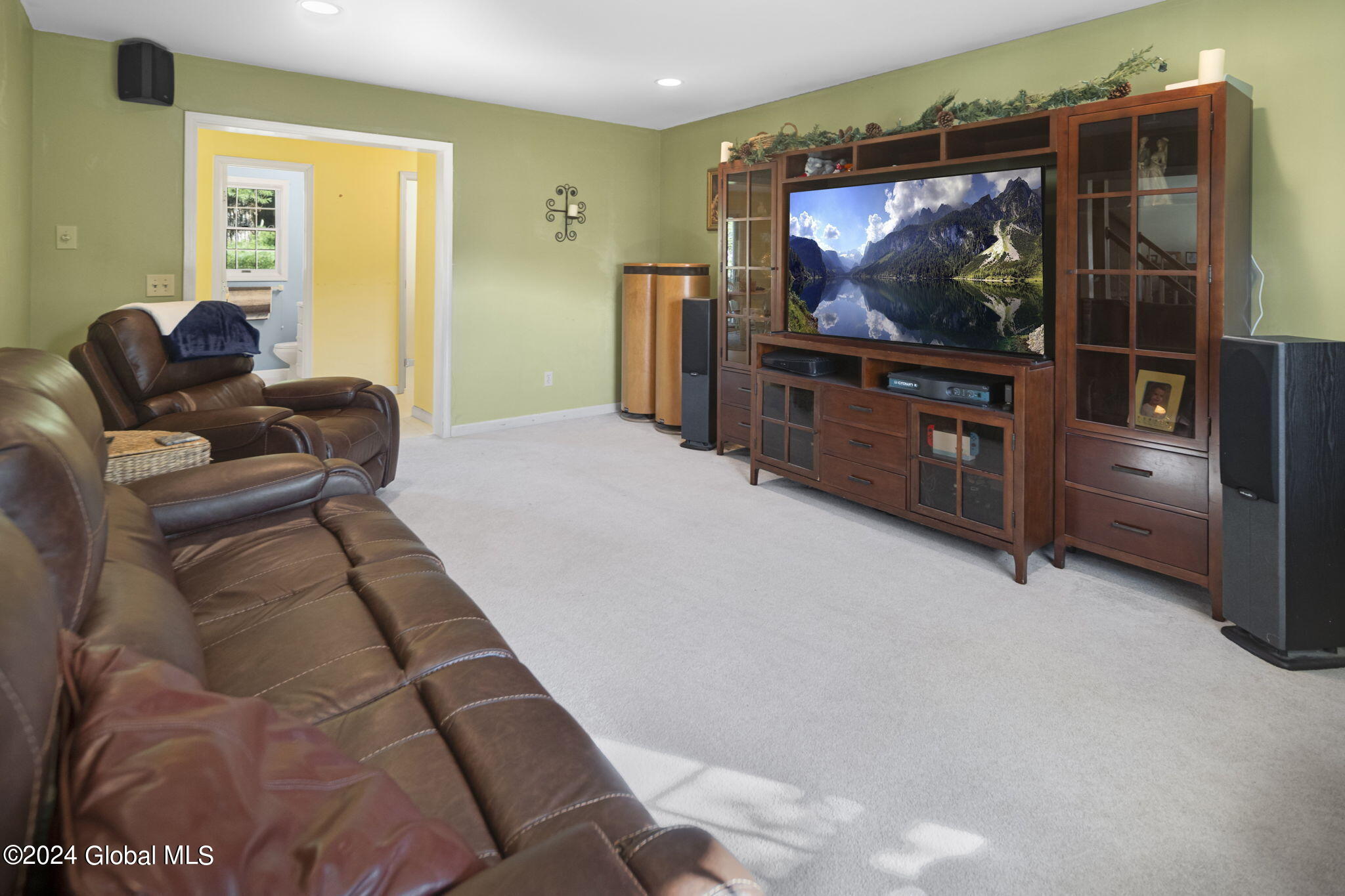 7 Van Rensselaer Way Bethlehem, NY 12077 - Photo 3 of 32 Interior 01
