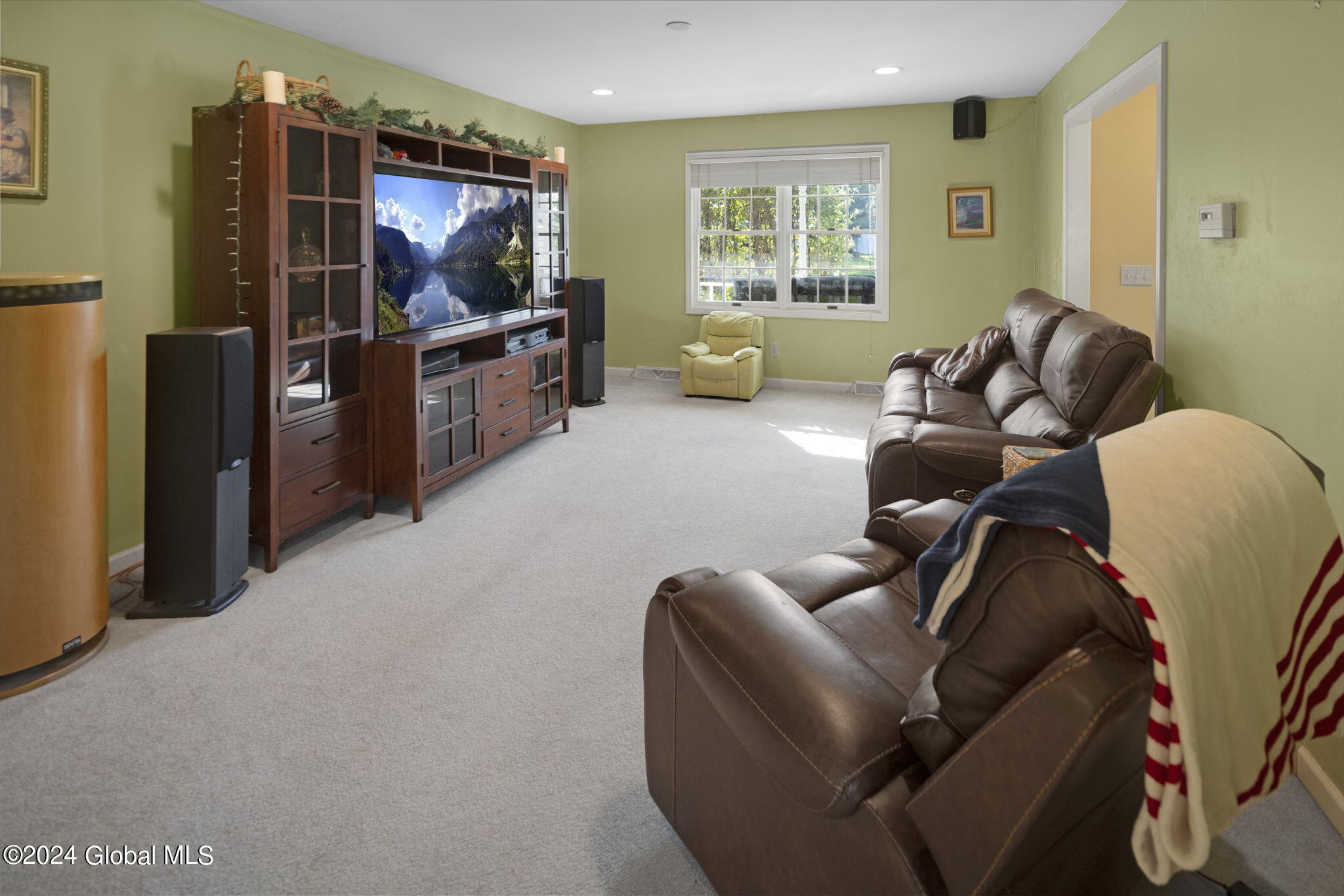 7 Van Rensselaer Way Bethlehem, NY 12077 - Photo 4 of 32 Interior 02