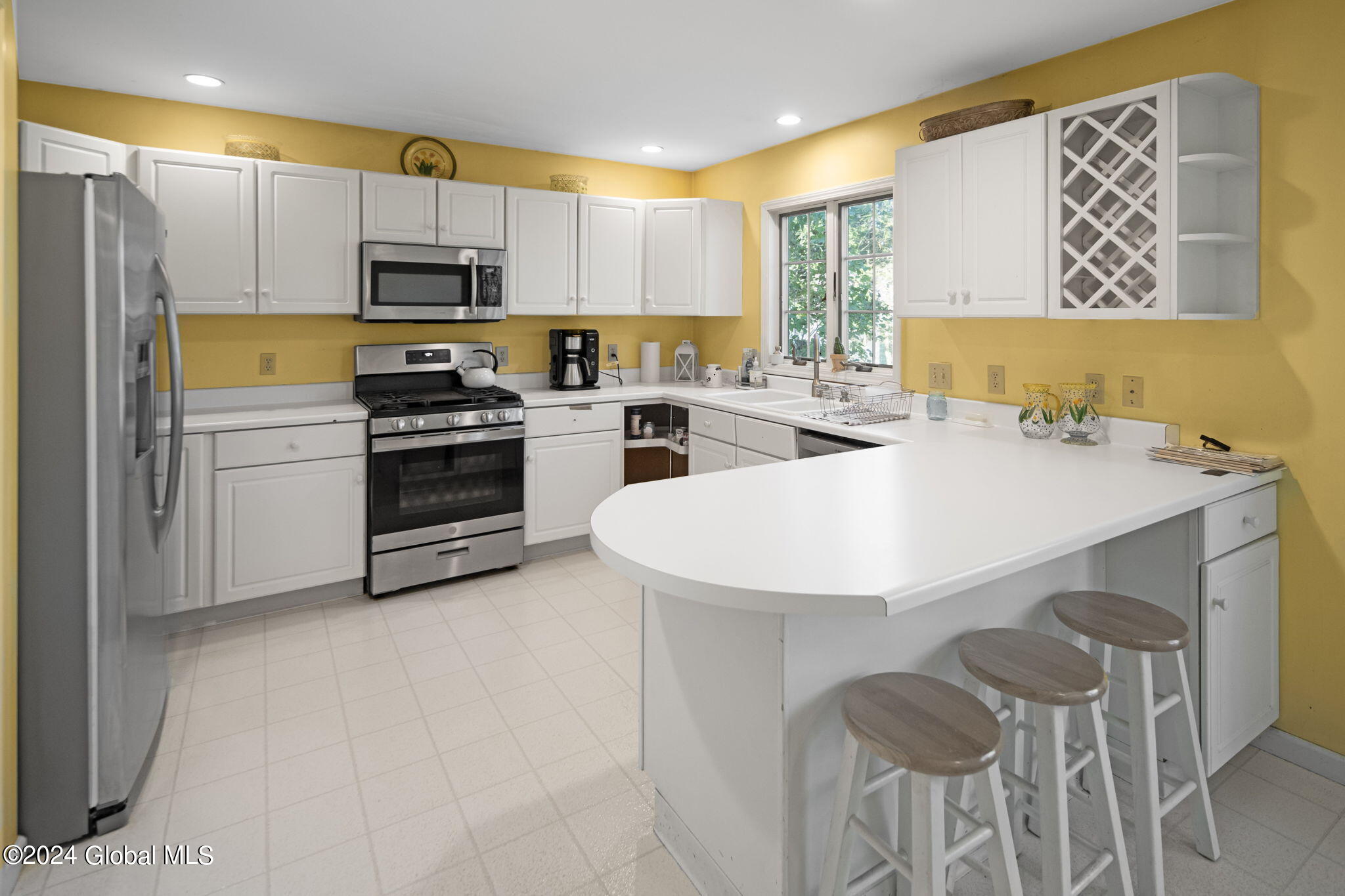 7 Van Rensselaer Way Bethlehem, NY 12077 - Photo 5 of 32 Interior 03