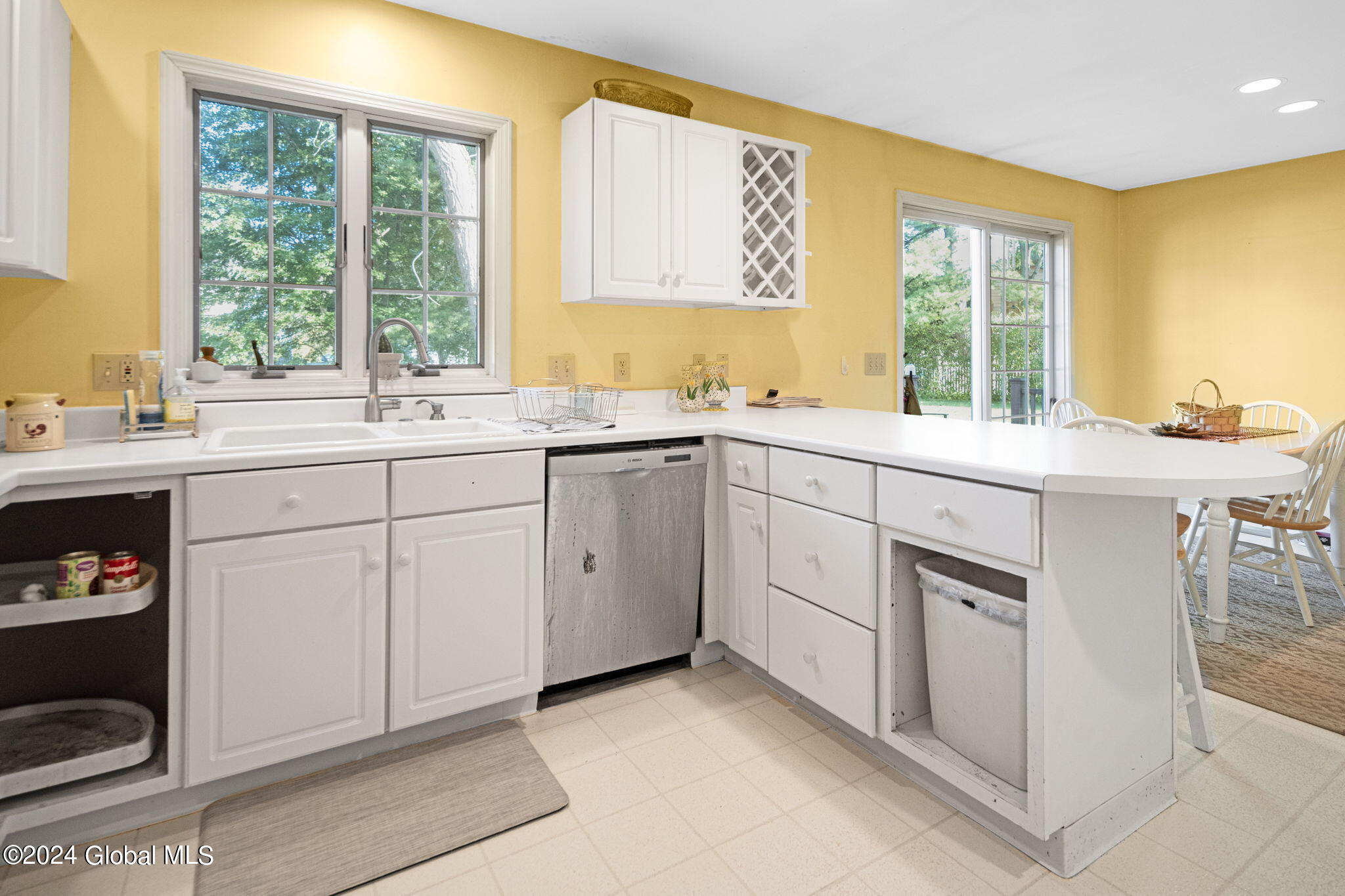 7 Van Rensselaer Way Bethlehem, NY 12077 - Photo 7 of 32 Interior 05