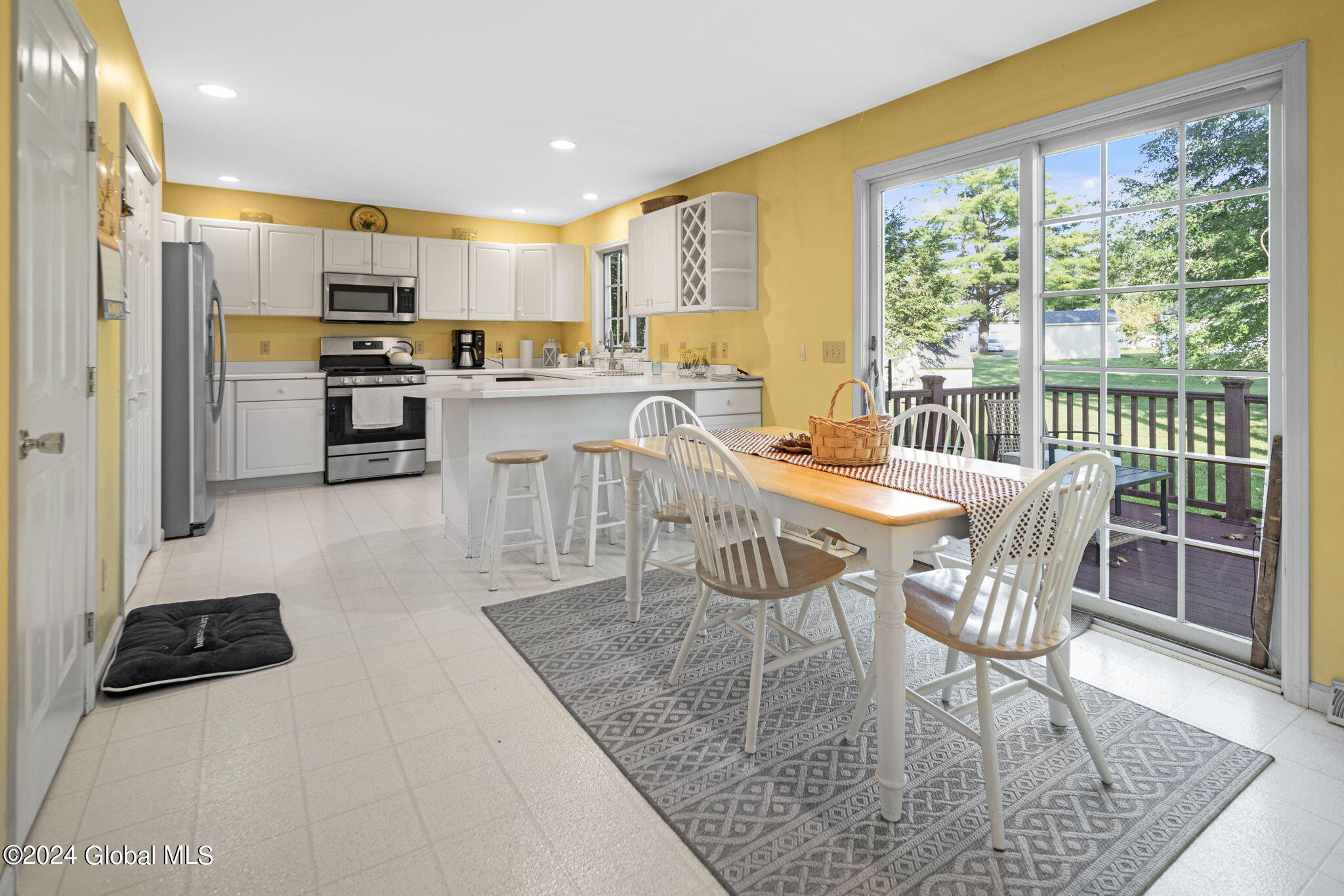 7 Van Rensselaer Way Bethlehem, NY 12077 - Photo 8 of 32 Interior 06