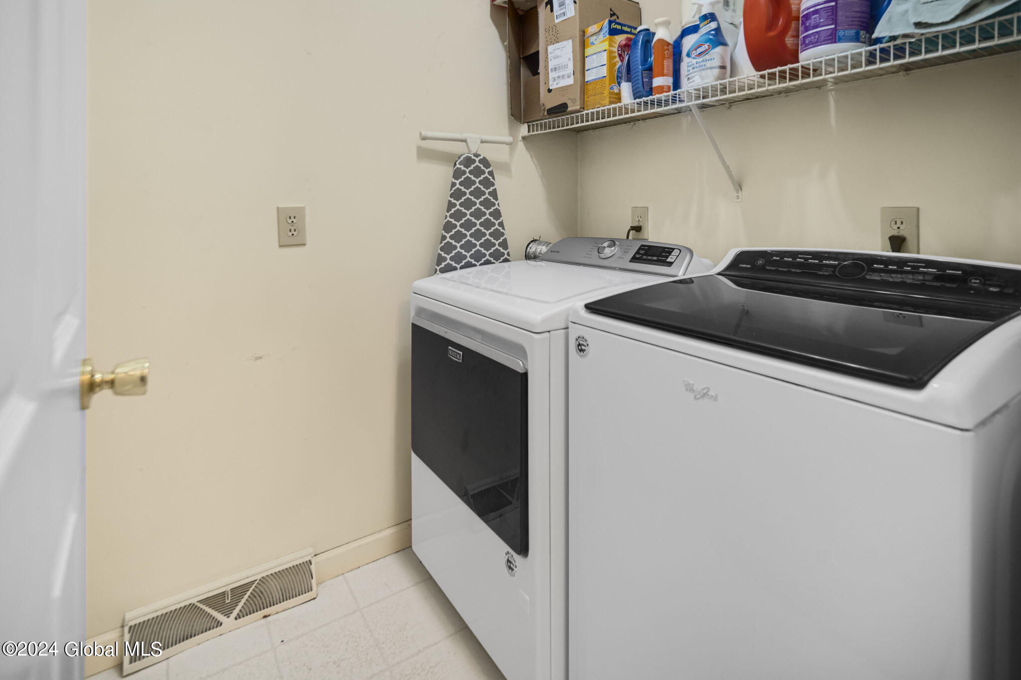 7 Van Rensselaer Way Bethlehem, NY 12077 - Photo 10 of 32 Interior 08