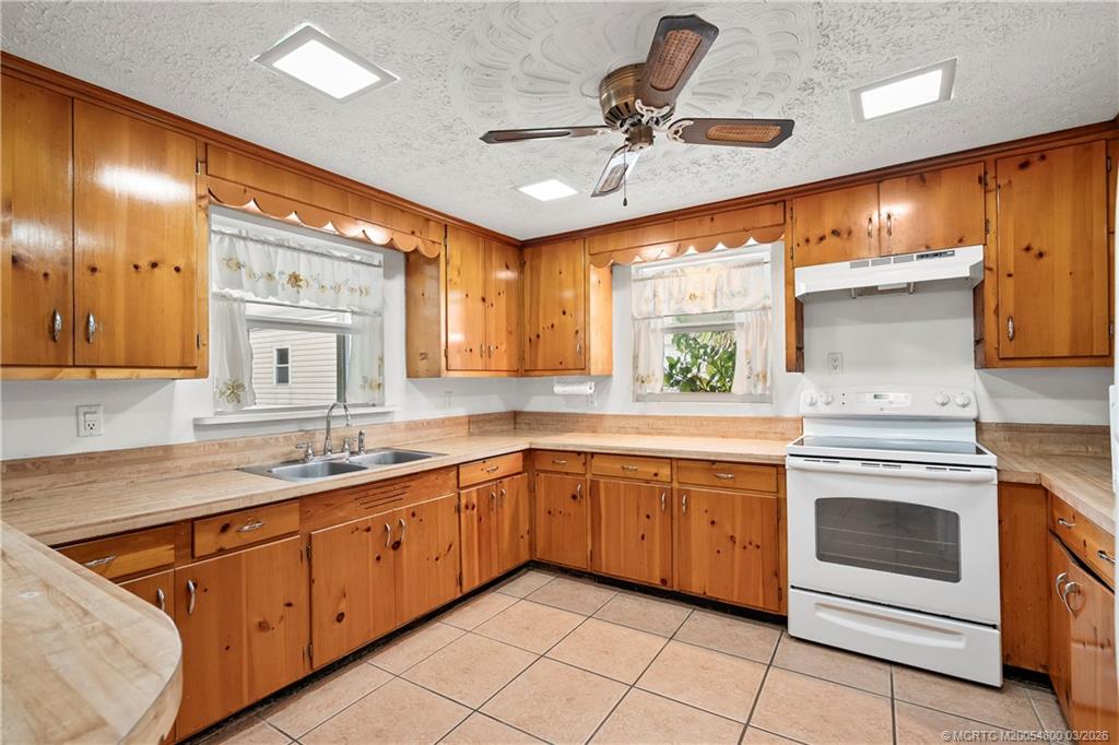 5086 Southeast Channel Drive Stuart, FL 34997 - Photo 14 of 31