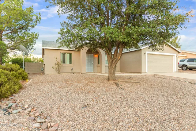 $1,600 | 112 Buffalo Drive, Huachuca City, AZ 85616