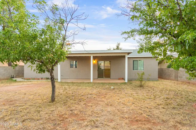 $1,600 | 112 Buffalo Drive, Huachuca City, AZ 85616