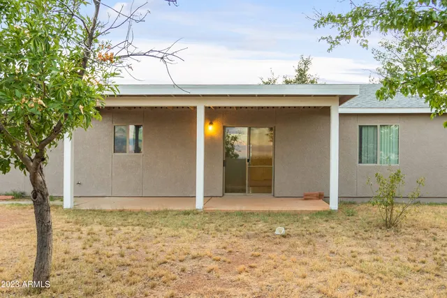 $1,600 | 112 Buffalo Drive, Huachuca City, AZ 85616