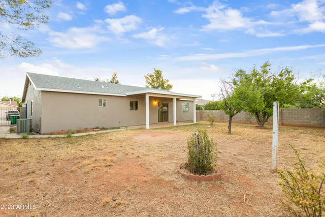 $1,600 | 112 Buffalo Drive, Huachuca City, AZ 85616