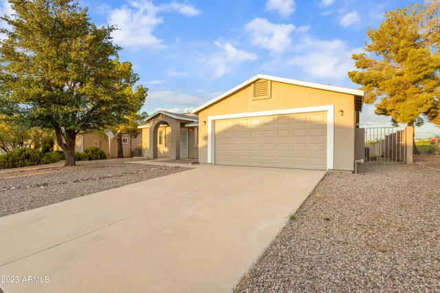 $1,600 | 112 Buffalo Drive, Huachuca City, AZ 85616