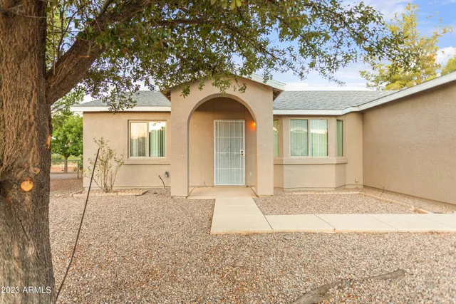 $1,600 | 112 Buffalo Drive, Huachuca City, AZ 85616