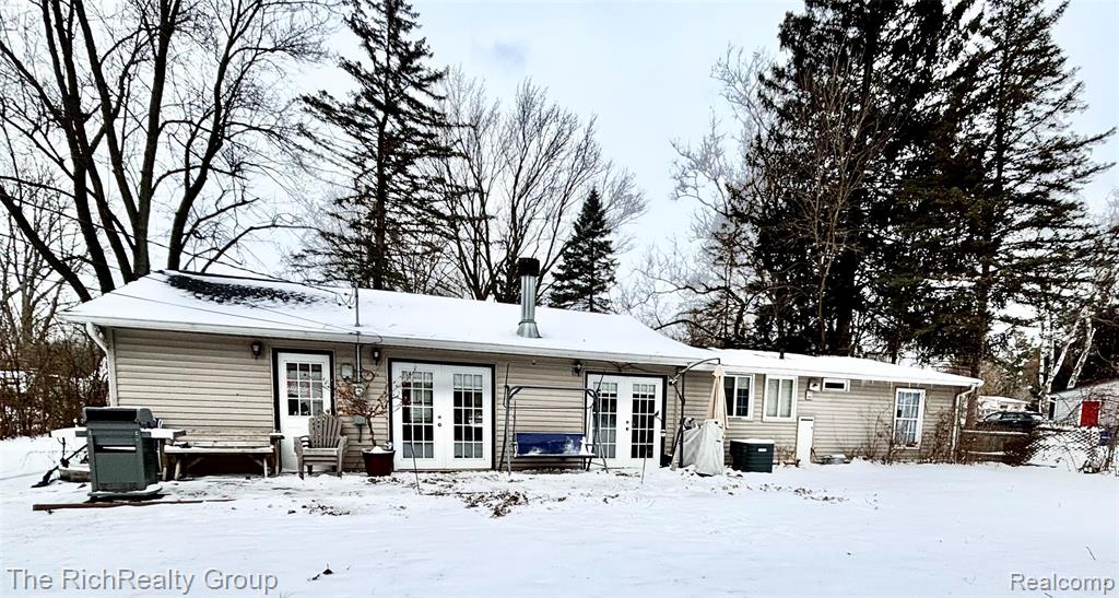 1818 Swaney Road Walled Lake, MI 48390 - Photo 3 of 16 Gallery Image 3