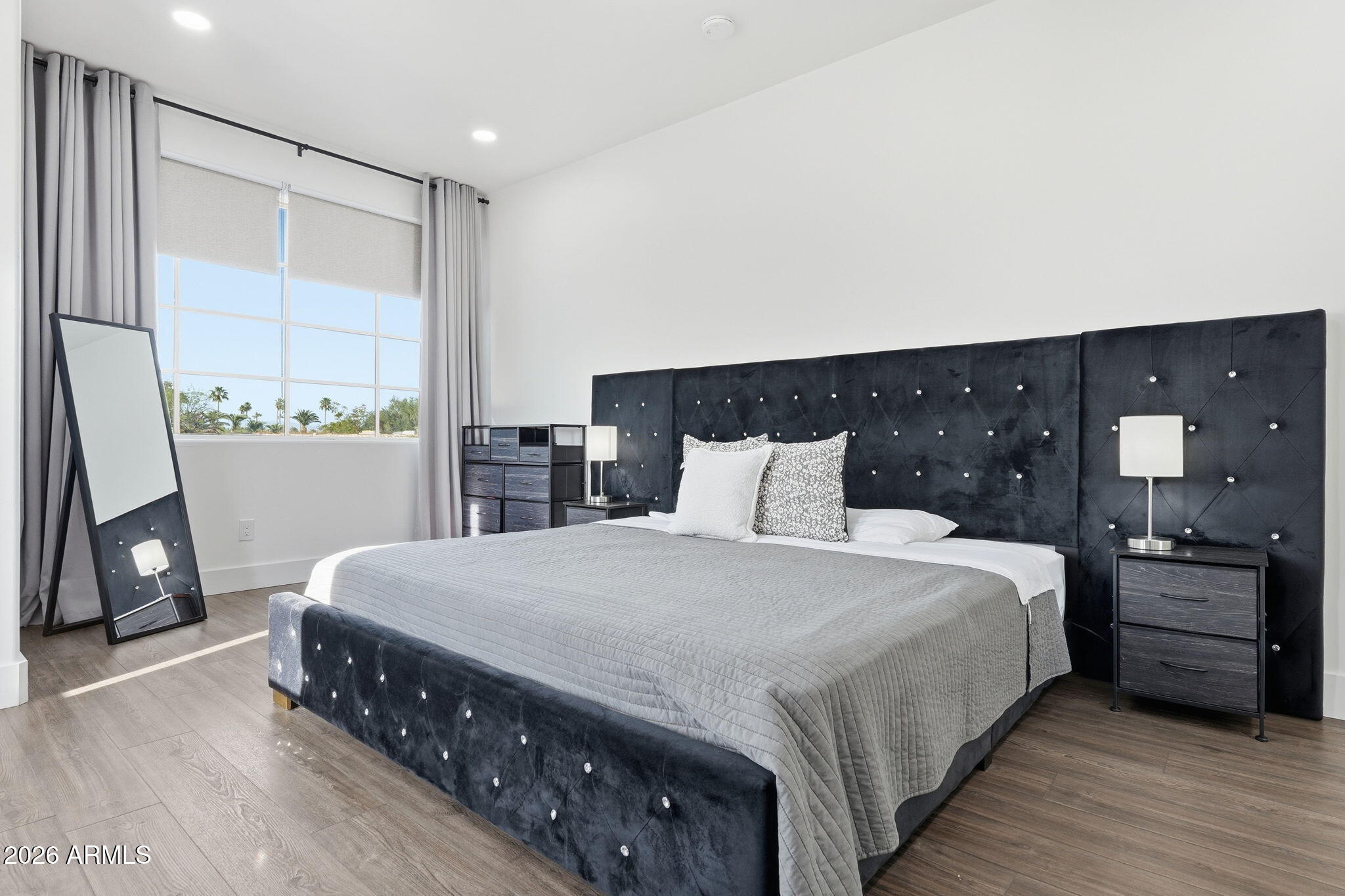 5009 East Wethersfield Road Scottsdale, AZ 85254 - Photo 11 of 30 a bedroom with a bed and a large mirror