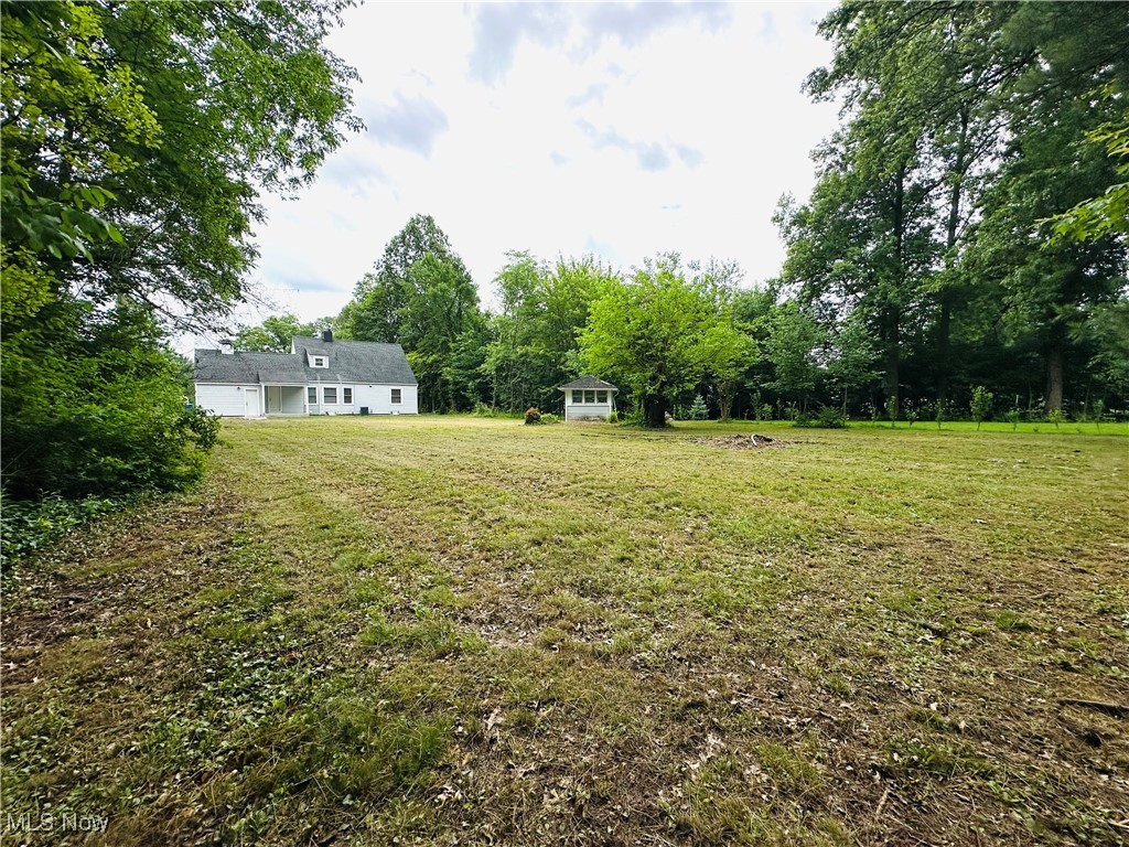 568 North Road Southeast Warren, OH 44484 - Photo 3 of 49 View of green lawn and the 400 foot deep lot!