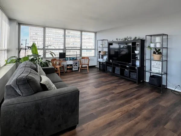 $230,000 | 4800 South Chicago Beach Drive, Unit 2006S, Chicago, IL 60615