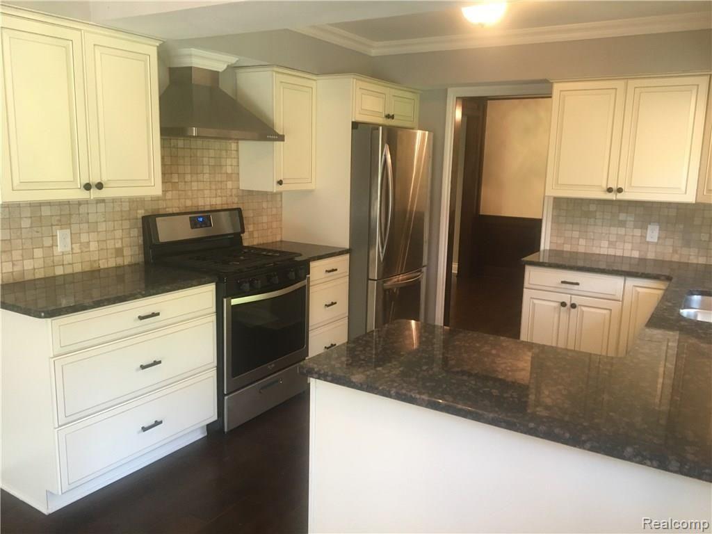 3080 Lake George Road Oakland, MI 48363 - Photo 5 of 17 Lake George Kitchen.jpg