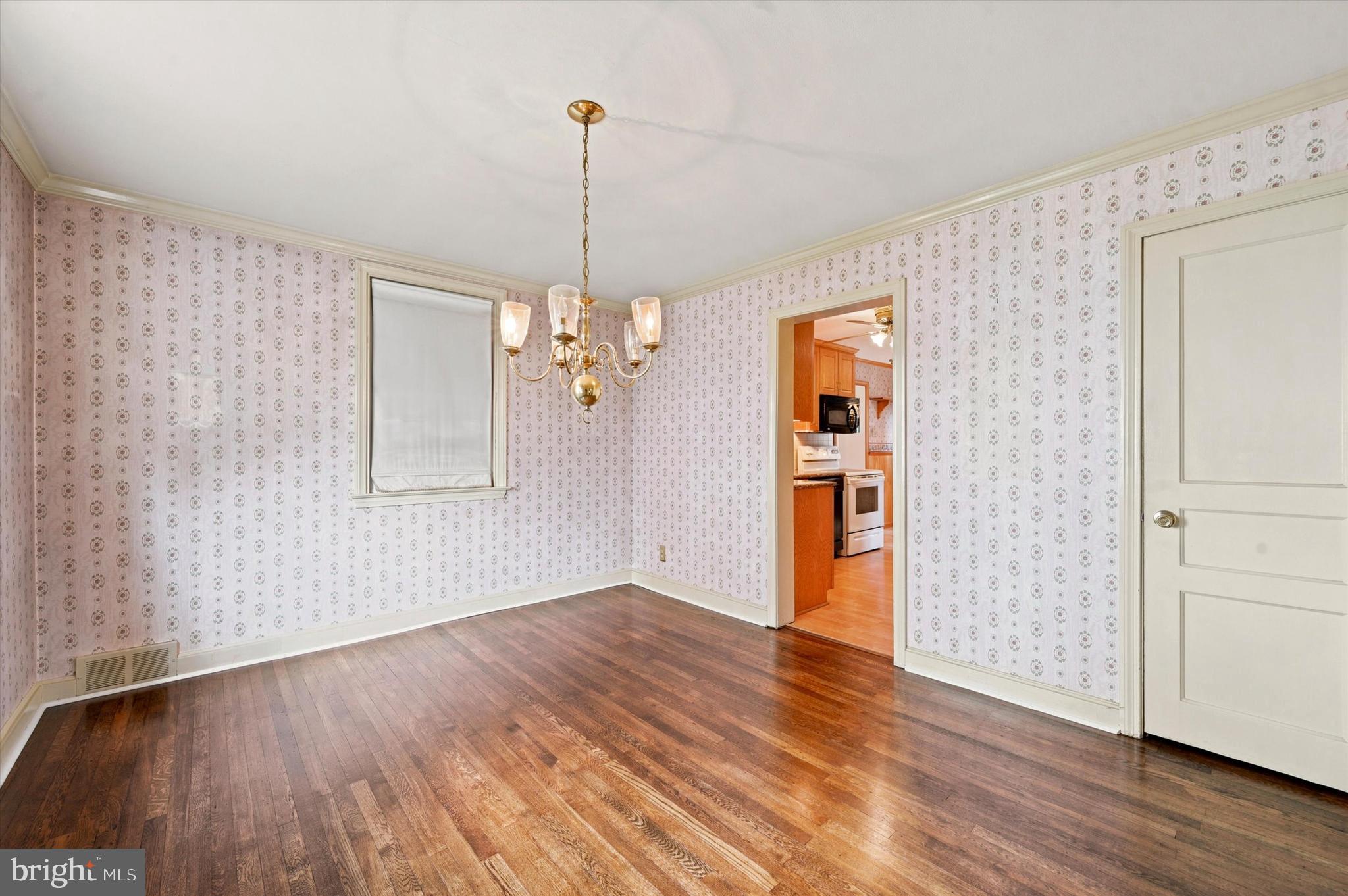 141 Flintlock Road Drexel Hill, PA 19026 - Photo 7 of 34