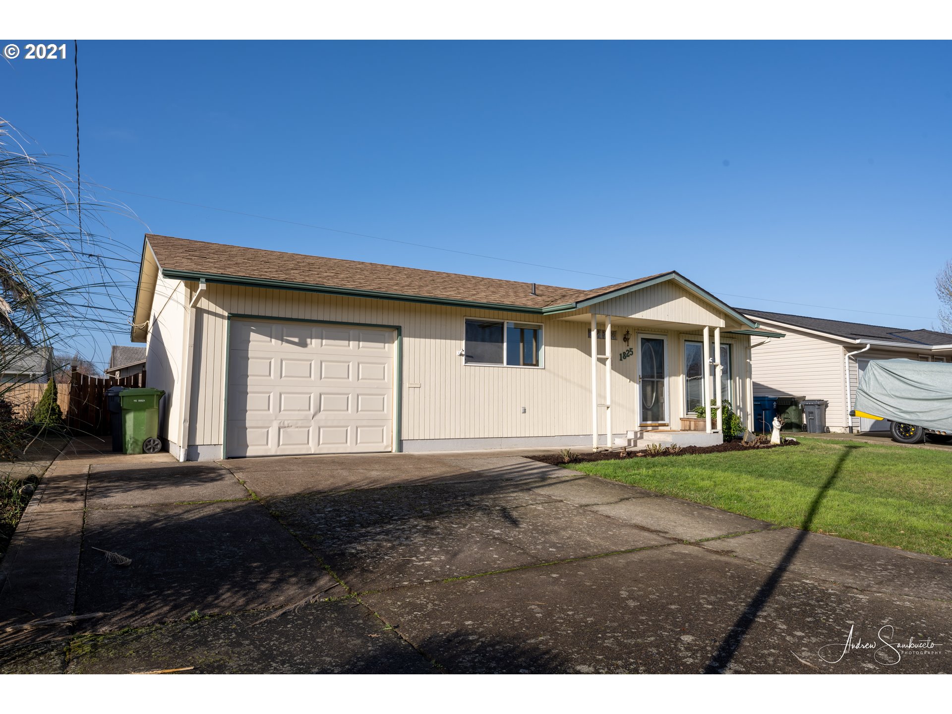 1825 Thompson Road Woodburn, OR 97071 - Photo 2 of 12 Gallery Image 2