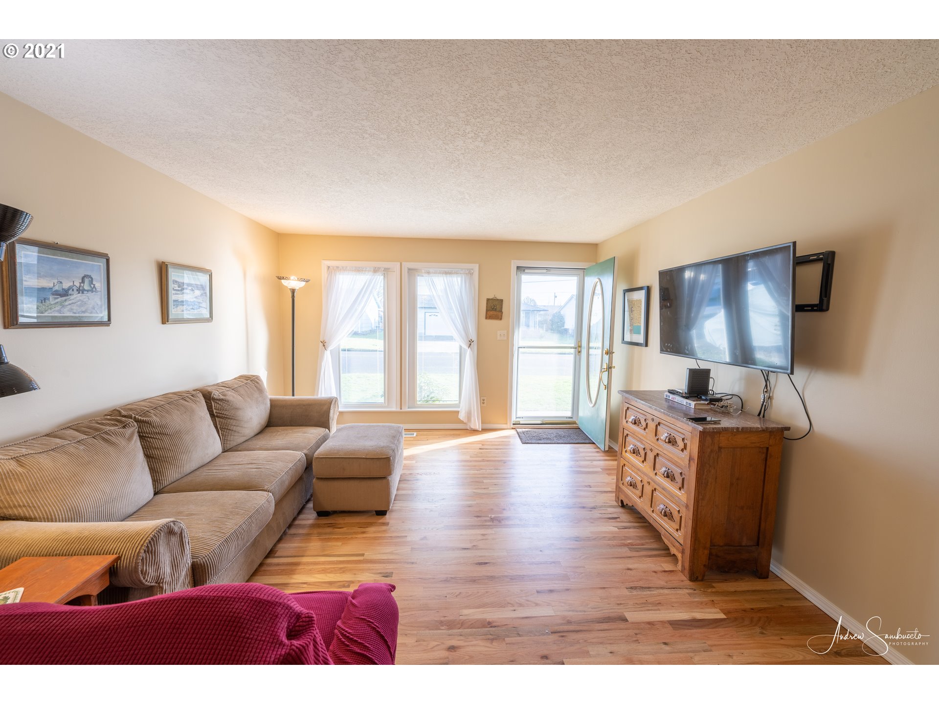 1825 Thompson Road Woodburn, OR 97071 - Photo 4 of 12 Gallery Image 4