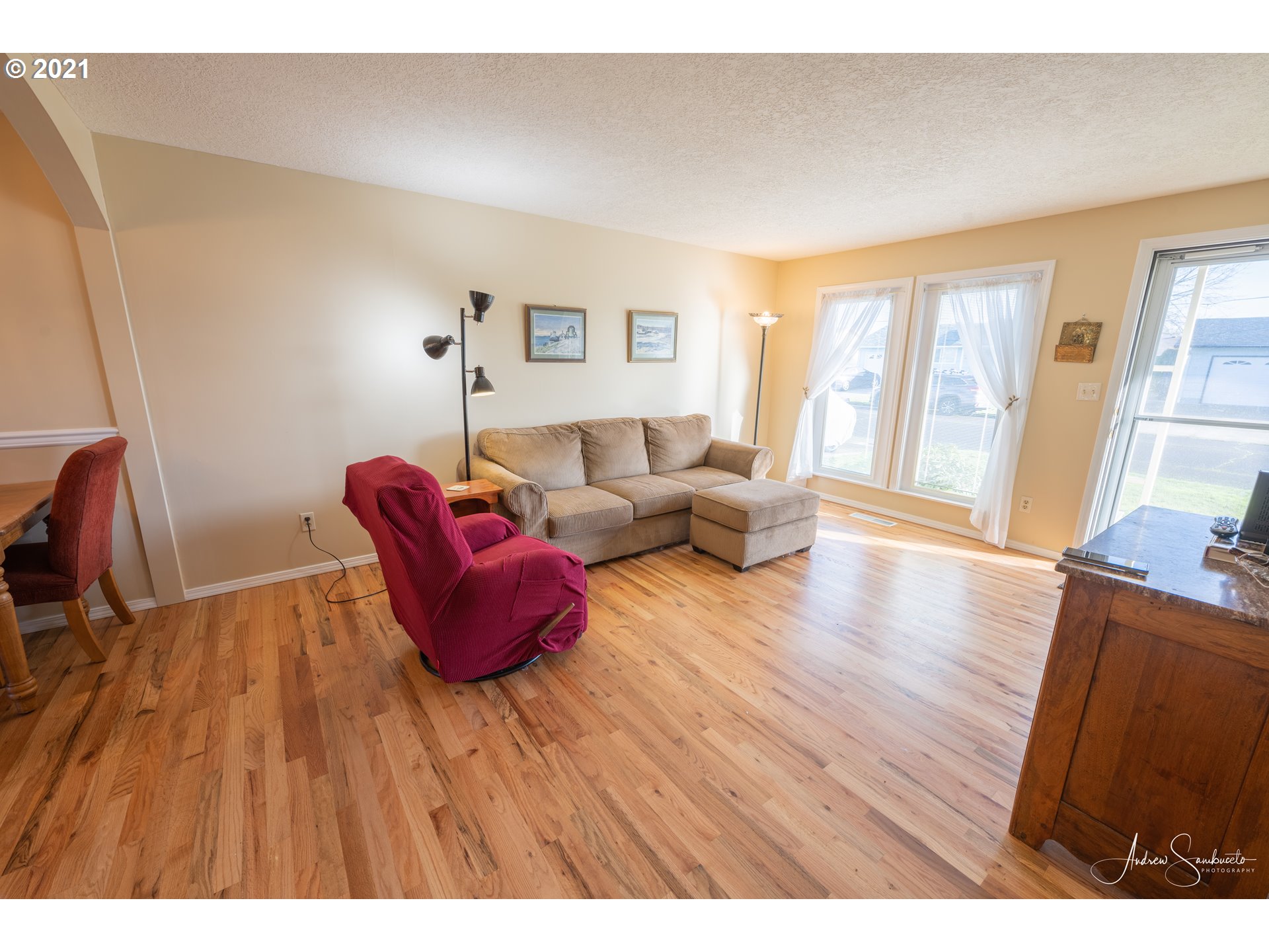 1825 Thompson Road Woodburn, OR 97071 - Photo 5 of 12 Gallery Image 5