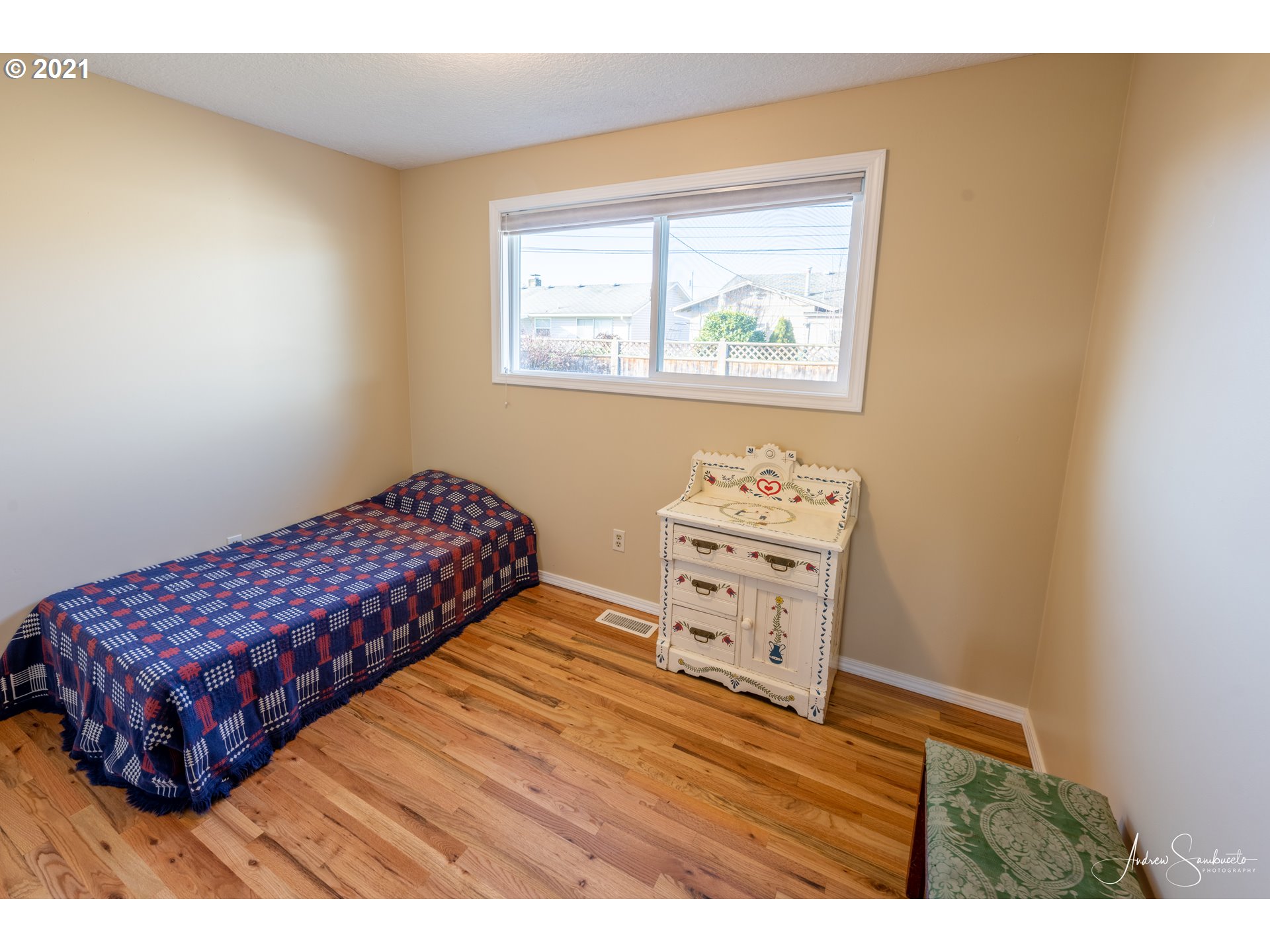 1825 Thompson Road Woodburn, OR 97071 - Photo 9 of 12 Gallery Image 9