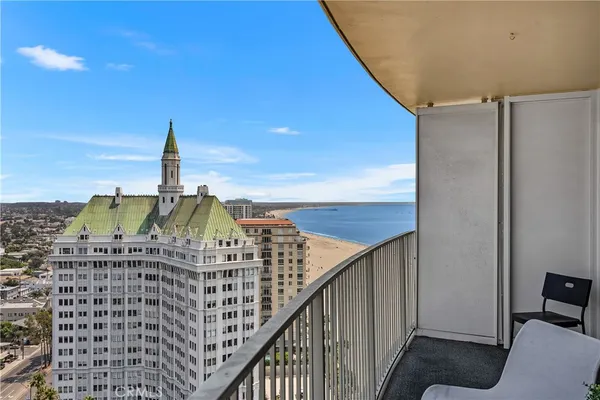 $689,000 | 700 East Ocean Boulevard, Unit 2703, Long Beach, CA 90802