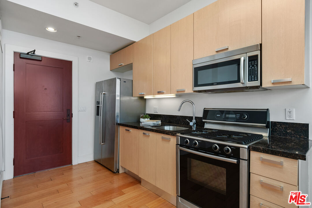 460 South Spring Street, Unit 1008 Los Angeles, CA 90013 - Photo 4 of 20