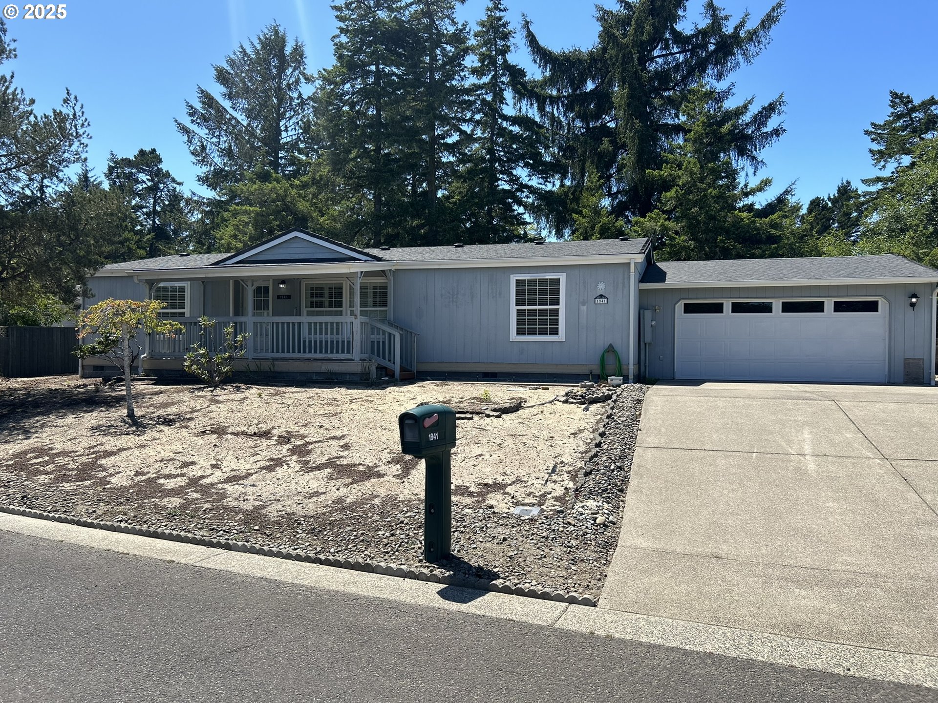 1941 Willow Loop Florence, OR 97439 - Photo 1 of 45 Gallery Image 1