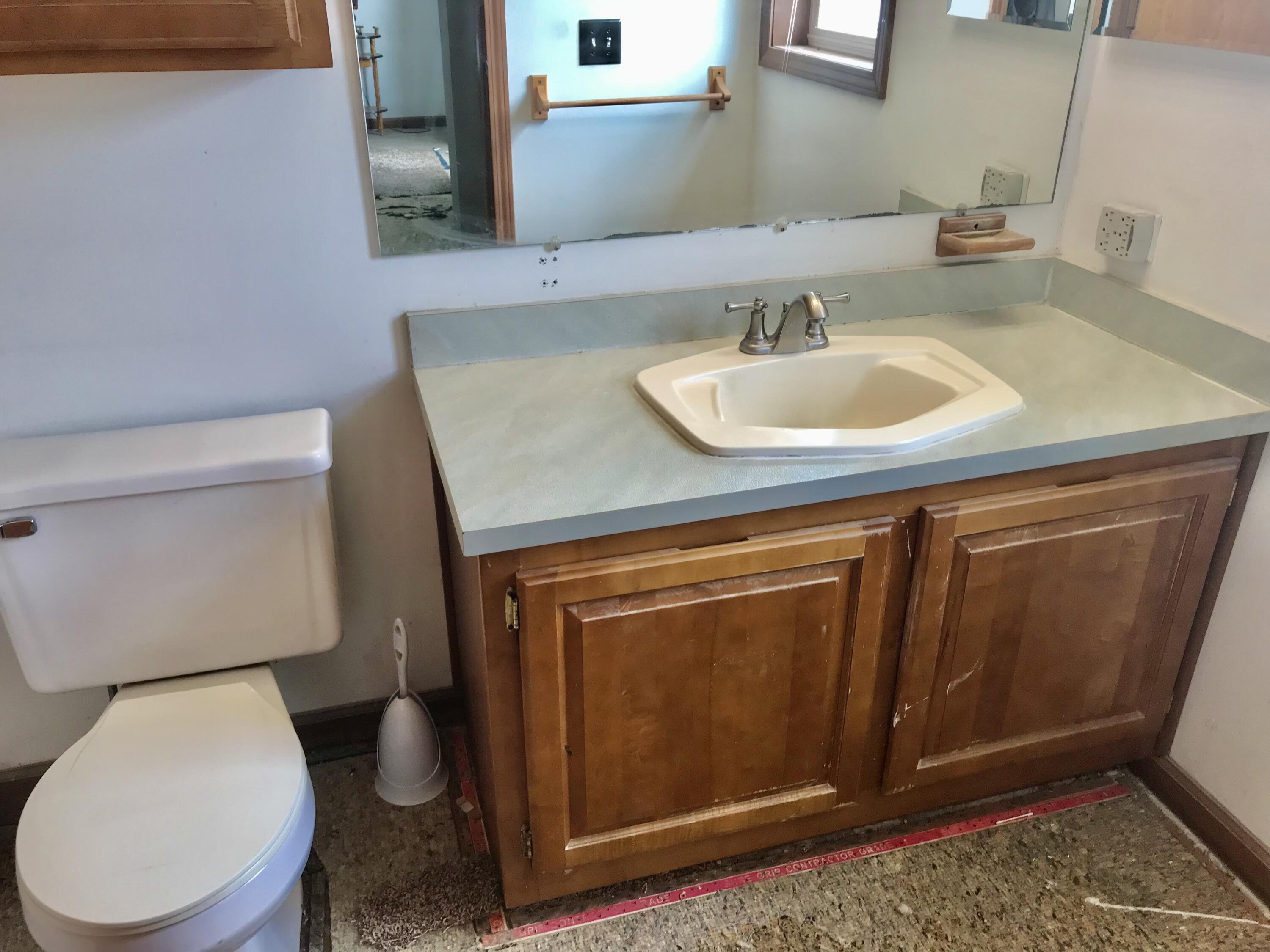 26123 Fawn River Road Sturgis, MI 49091 - Photo 24 of 45 Upper main full bath