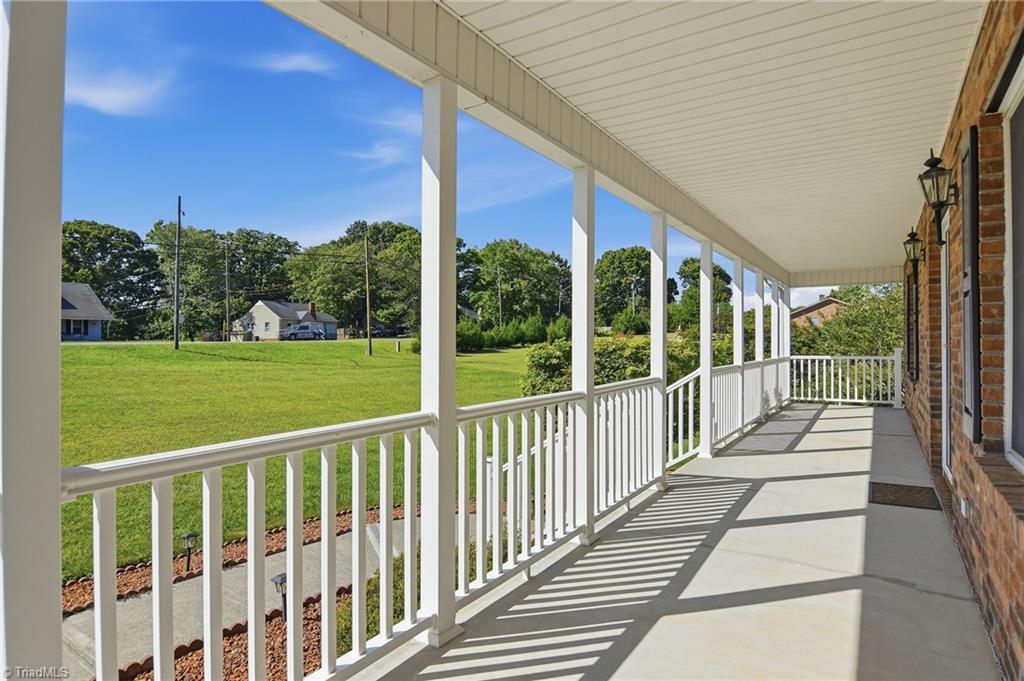 2301 Griffith Road Winston-Salem, NC 27103 - Photo 3 of 40 Gallery Image 3