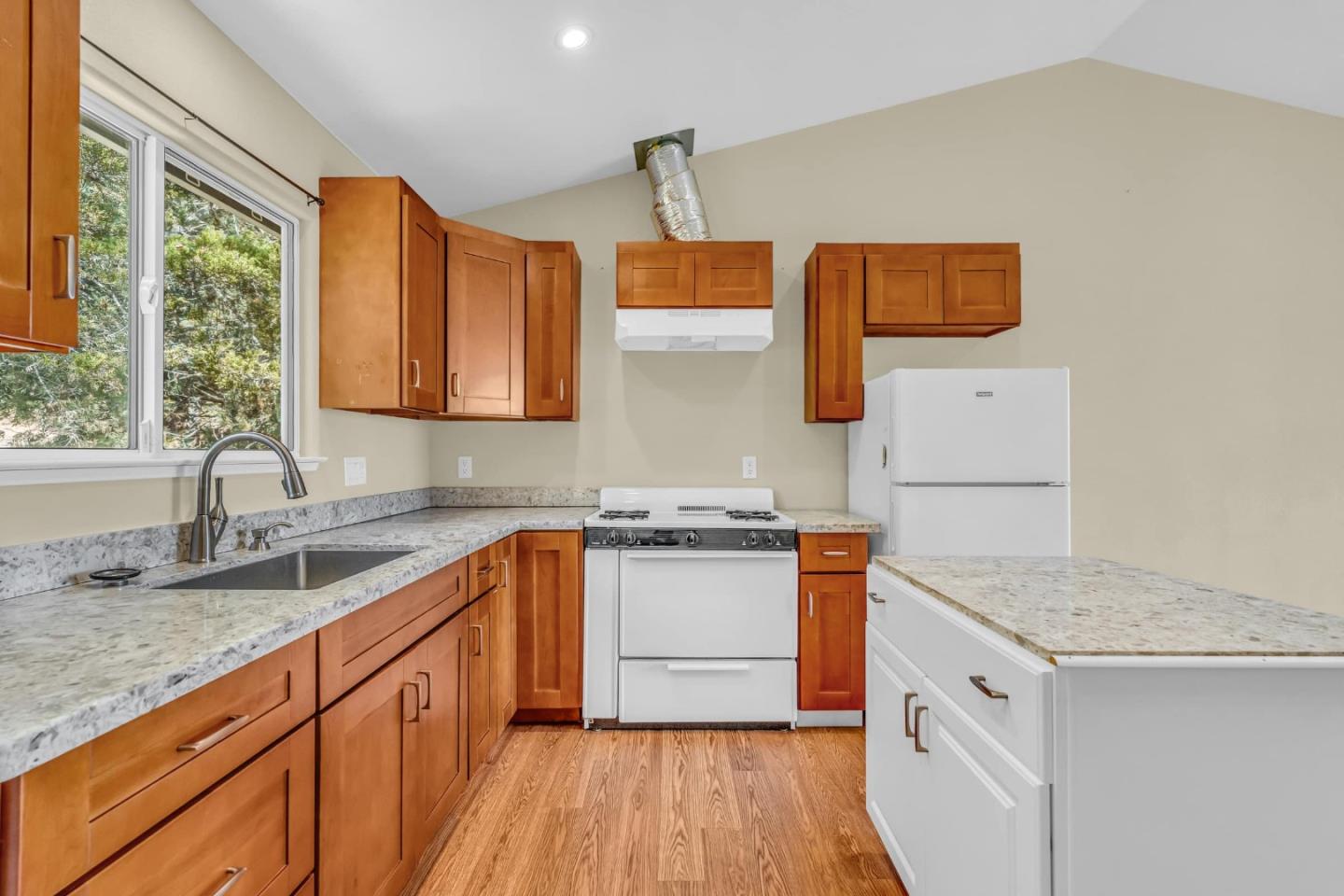 425 Vía Del Rey Monterey, CA 93940 - Photo 14 of 34