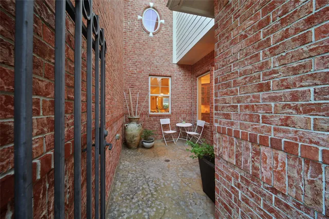 $975,000 | 5902 Royal Hill Court, Kingwood, TX 77345