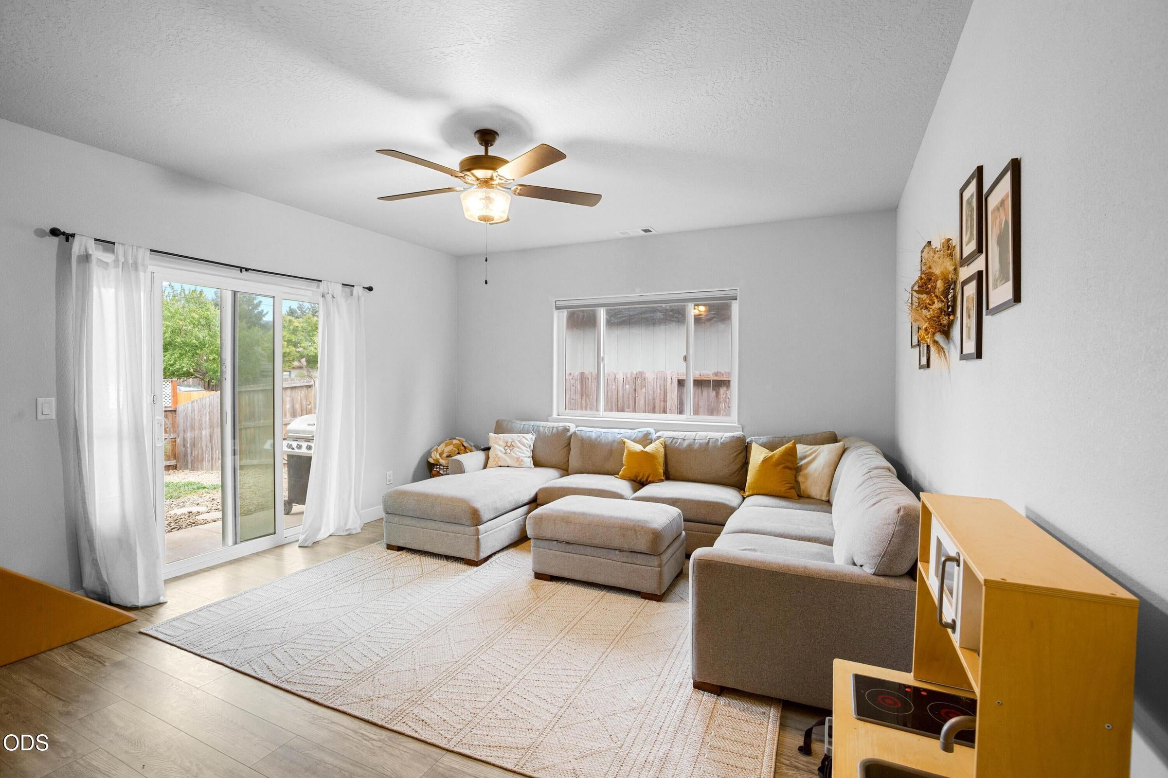 738 Lincoln Road Grants Pass, OR 97526 - Photo 5 of 28 Gallery Image 5